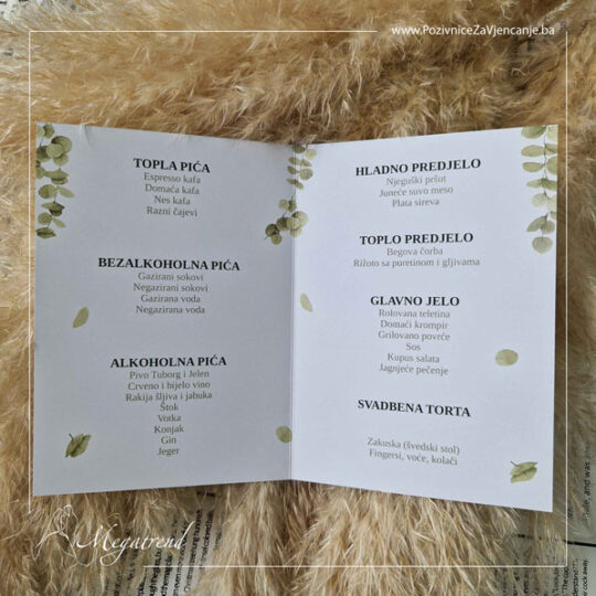 Grafički prikaz meni karte sa herbalnim ilustracijama na bijeloj podlozi. Karta je presavijena na pola i otvara se kao knjiga. Štampa je primijenjena sa obje strane papira.